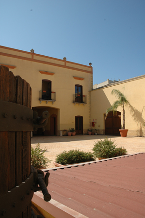 #Caruso & #Minini entrance at #Marsala, #Sicily  - for more info: srwine.co.kr/winery_en/caru… #서륭 #와인