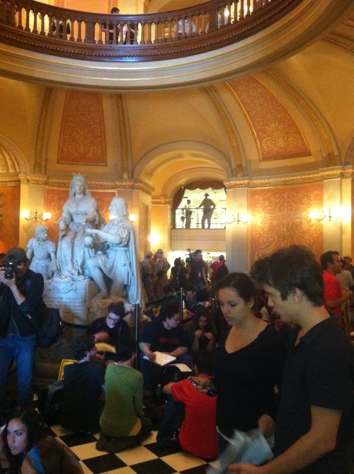 FOX40's tweet photo. According to @BenDeciFox40 at the Capitol, More than 100 #OccupyCapitol protesters inside Rotunda http://t.co/eRndsWz4