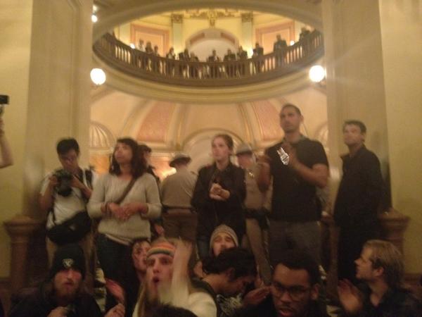 kendrayukiko's tweet photo. it's crazy in here. It's inspiring. #occupyedu #M5 #occupycapitol #OccupytheCapitol #ourfuture http://t.co/aoj7hvK5
