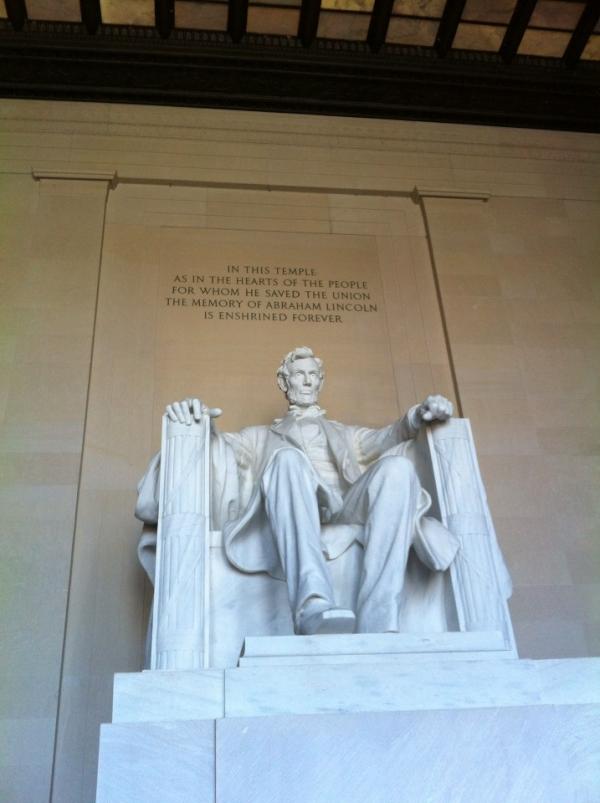 Y entre las dos paredes anteriores, este señor.