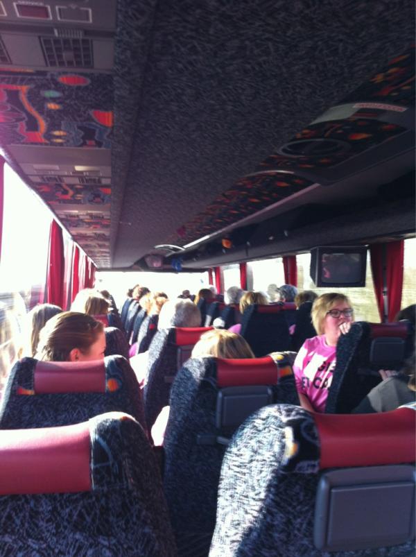 ittwaluk's tweet photo. Vandaag staking tegen passend onderwijs, op weg naar de Arena  40 collega"s staken mee! http://t.co/vCyaPfyy