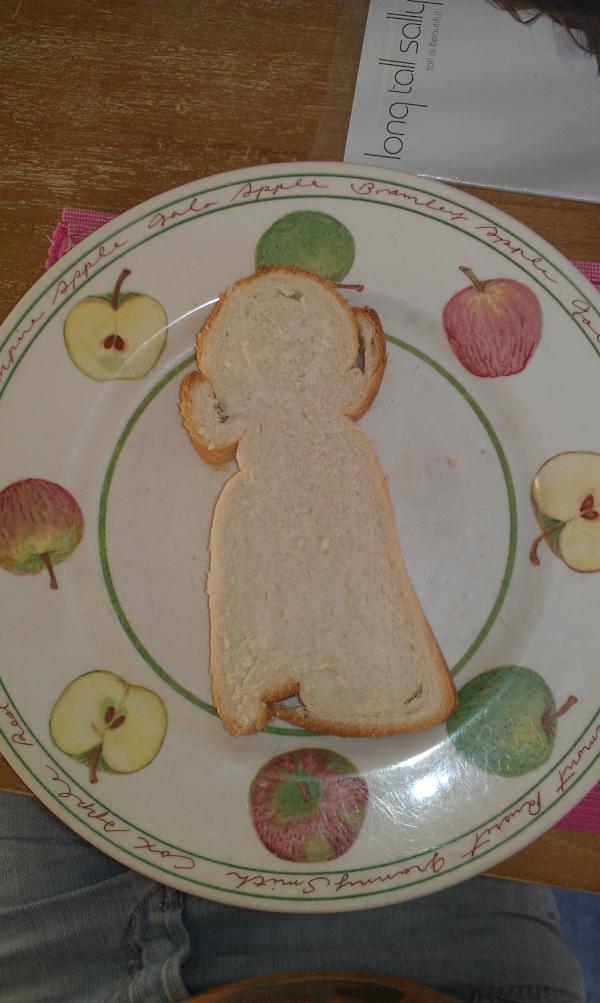 Alix_992's tweet image. I asked my dad to cut off a slice of bread for me and this is what I got... #LongBread