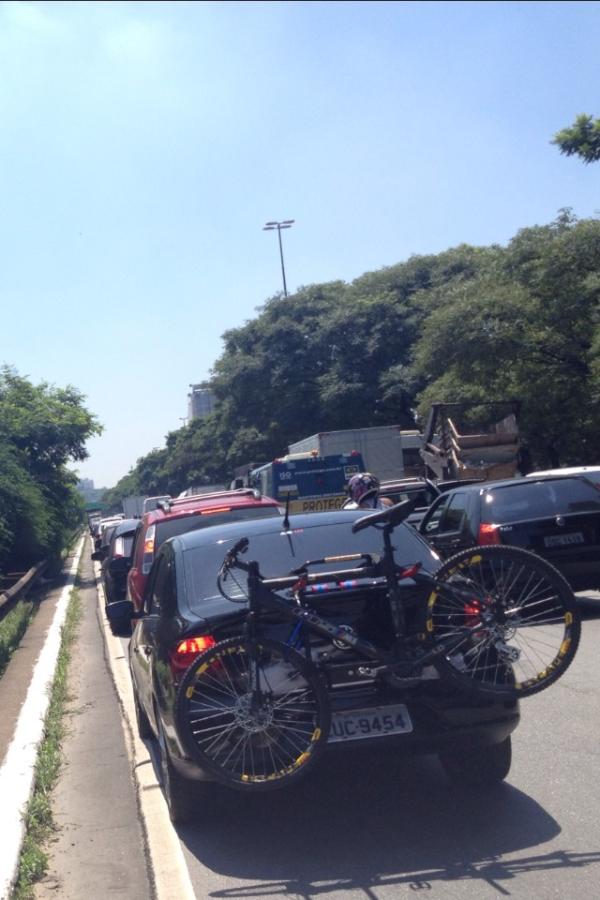 cariocadelegado's tweet photo. Sao Paulo transito caos #SPcaos http://t.co/cH9Rx9rs