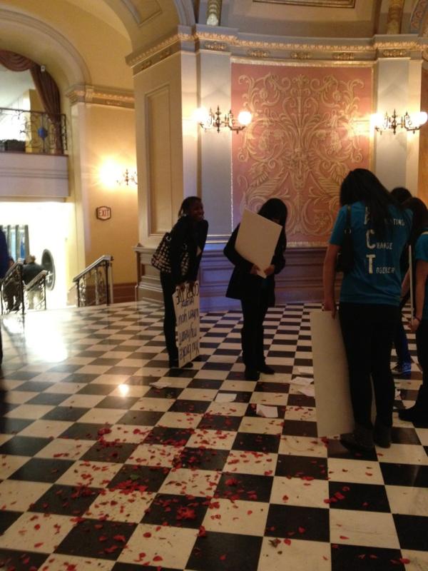 kendrayukiko's tweet photo. Yfrog sez bad URL; will repost when I have wifi. In the meantime, the aftermath #occupycapitol #OccupytheCapitol #M5 http://t.co/XlQmwVFd