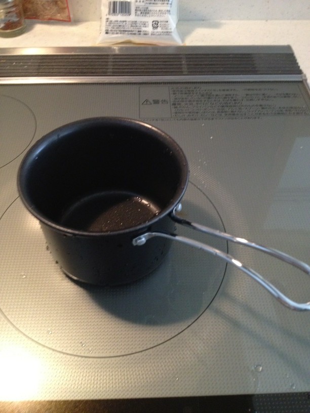 ゆっぽ この鍋100円 ダイソーで発見して珍しくihで使えるというミルクパン 離乳食で少し調理したいときにかなり重宝 直径10cmくらいかな Http T Co Mhn1rrql