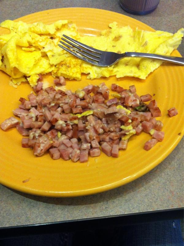 AliSacco's tweet image. Why do you do this to me UNH? I don&apos;t even like ham. #ew #learnhowtocook
