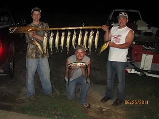 OldBoyCustoms's tweet photo. Walleye Opener is 8 weeks away and its driving me nuts!!! http://t.co/bZyUeHVq