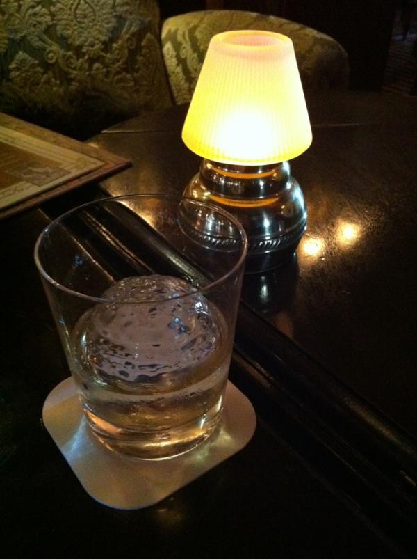 taraco1205's tweet photo. アニメ見終わらぬ(´･ω･`)
丸い氷ってなんかすきwww http://t.co/Ccd7BhAr