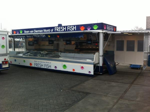 spakbak's tweet photo. De bakkerie feliciteerd Vishandel Bram van Diermen en Jacob Veldhuizen en zoons met hun nieuwe verkoopwagens http://t.co/IdB4cPqy