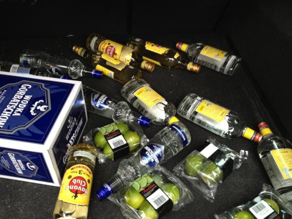 PilotParty12's tweet photo. Auf euren Durst sind wir bereits vorbereitet! #pilotparty12 http://t.co/pibBbefW