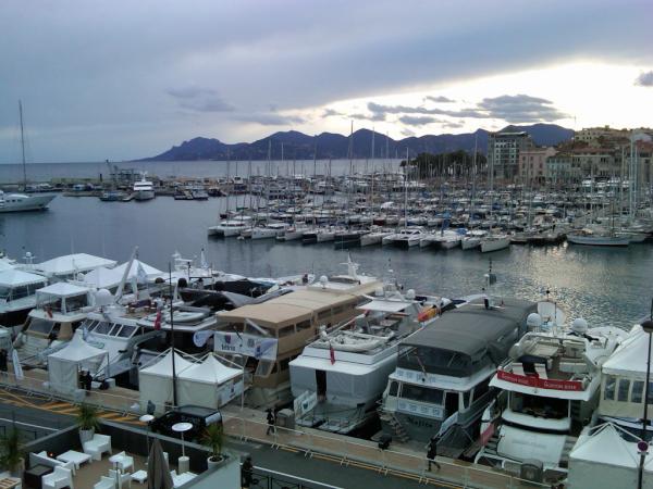ColumbiaMSREDMI's tweet photo. How many conferences have this view? Accomplished our goal and made it to one of the the company's yacht parties later http://t.co/JlNsc8o8