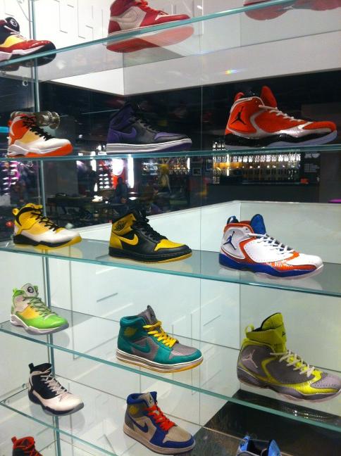 JordanClassic's tweet photo. Custom Jordan's in Nike Town London. http://t.co/jQRWXHv9