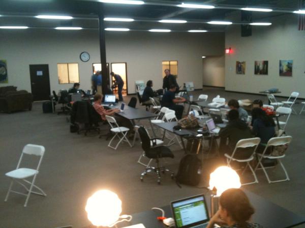 tilopa's tweet image. #thestartupbus has arrived @GPTucson. Donuts, pizza, and now enough power strips for all! Pitches start   at noon.