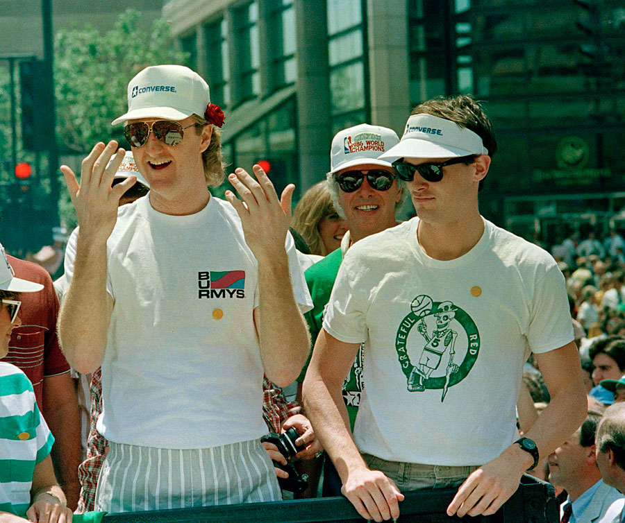 SI Vault on X Larry Bird celebrates the Celtics 1986 NBA title. Check out the T shirt on closet hippie Rick Carlisle http t vAP3h9TO X