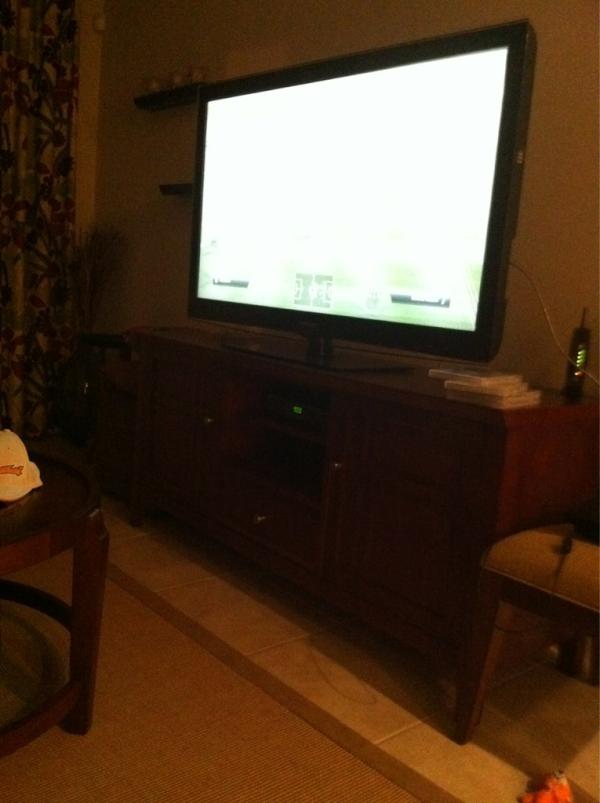 _JessicaNicole_'s tweet image. I get to Palm Beach &amp;amp;&amp;amp; what do I walk into ? A room full of men playing FIFA! Ugh what a welcoming.. #MiLBGfProblems