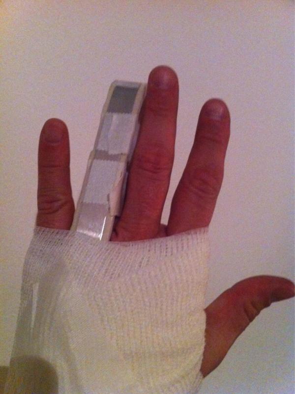 ZecZeccara's tweet photo. @PaoloClerici Trofeo pirla 2012... Vinto! http://t.co/27HzPSvv