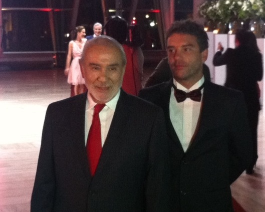 DQF_TVN's tweet photo. Diego Muñoz y Nelson Villagra acaban de llegar al lanzamiento de #ReservaDeFamilia http://t.co/dPvD0NrX