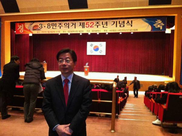 naks2012's tweet photo. 오늘은 3.8 민주의거 52주년이 되는 날입니다. 제가 4년전 한나라당 국회의원 후보로  공천을  받았던 날이기도 합니다. 그날 제가 공천을 받으면서 다짐했던 초심을 지금도 고이 간직하고 있습니다. http://t.co/ZtPdqqz2
