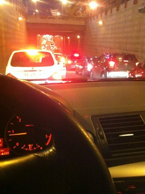 andreafatta's tweet photo. Dopo una lunga giornata provo a tornare a casa ma qualcosa me lo impedisce😖 http://t.co/poVRTeOr