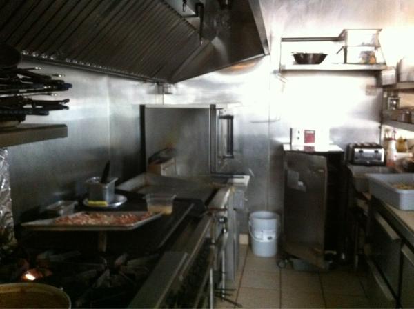 JohnLimHing's tweet image. Cooking in the dark! #notsofun