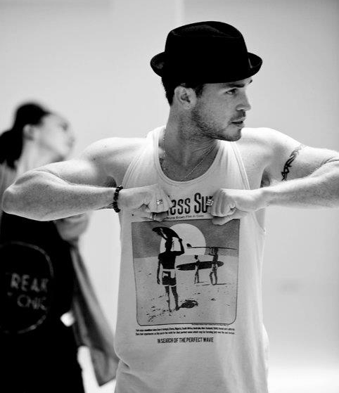 davidpadalecki's tweet photo. Fazendo uma das coisas que eu mais gosto... Ensaiar! http://t.co/aPBCZjjU
