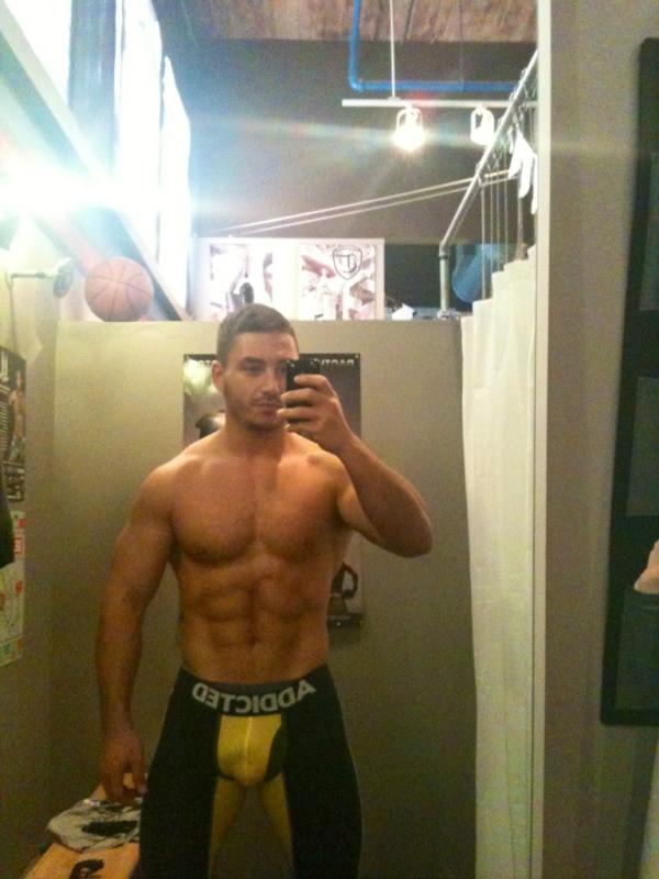 Marc_Dylan's tweet photo. Love these pants http://t.co/ZbF9qIY7