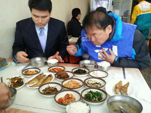 아침 활동후 같이 고생해준 동료와 함께 아침식사를 하니, 배도 든든하고 마음까지 든든해 집니다. 아침식사가 중요하니 여러분도 꼭 챙겨 드시고 앞으로 남은시간 활기차게 보내시길 바라겠습니다.