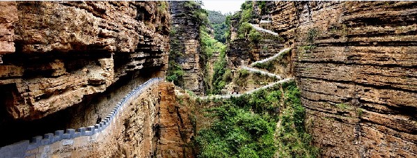 Inkunming's tweet photo. Yiyi Rift Valley, a beautiful scar in Yunnan http://t.co/SXZHBnUI http://t.co/m5m7TFOq