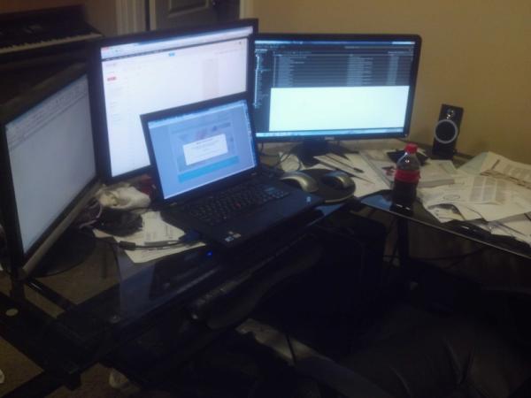 ntbui5's tweet image. I think i need another monitor....#MoreHomework
