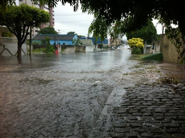 rgbvasconcelos's tweet photo. Rua Dr. José Gonçalves em Lagoa Nova, Natal-RN. Cadê o ministerio publico que já acionou a prefeitura a mais de 1 ano http://t.co/QiNr30CK