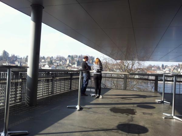 KuMuLuzern's tweet photo. Einzelne TeilnehmerInnen der Tagung müssen auch mal eine Pause machen, alles ist ziemlich intensiv. #kitlu http://t.co/5sxx2HDl