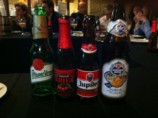 pierreplazatron's tweet photo. Cata de cervezas, a disfrutar... http://t.co/GF7I9F3R