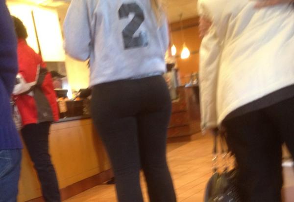 TheStonedMonkey's tweet photo. @girlsinyogapant badonk! http://t.co/8J3flCSd