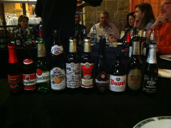 pierreplazatron's tweet photo. Media hora después, 10 cervezas. http://t.co/ic85C5No