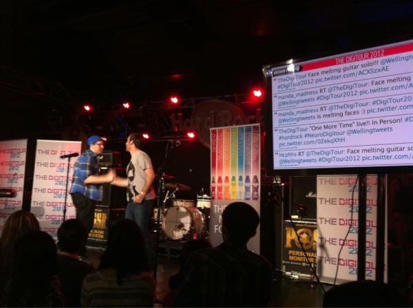 TheRossEverett's tweet image. The crowd in Vegas is amazing! “@TheDigiTour: It's @BrettTheIntern and @TheRossEverett -- HILARIOUS! #DigiTour2012 http://t.co/42vn3kCV”