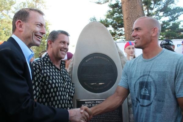 HonTonyAbbott's tweet image. A surfing legend at North Steyne, Manly Beach: Kelly Slater