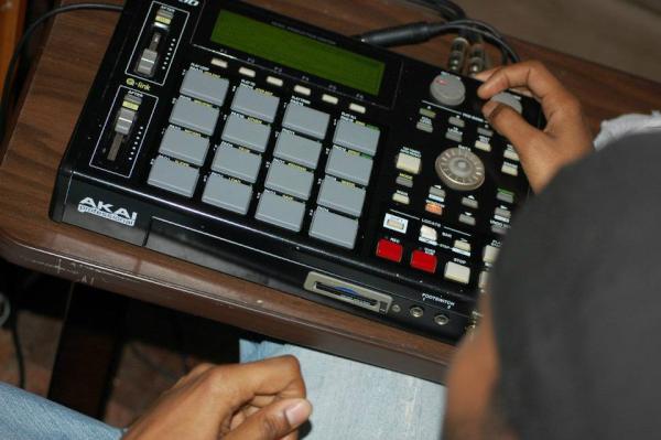 TMatic86's tweet image. @TMaTic86 in the lab cooking up some fiya #choppingsamples soundcloud.com/twizz-matic