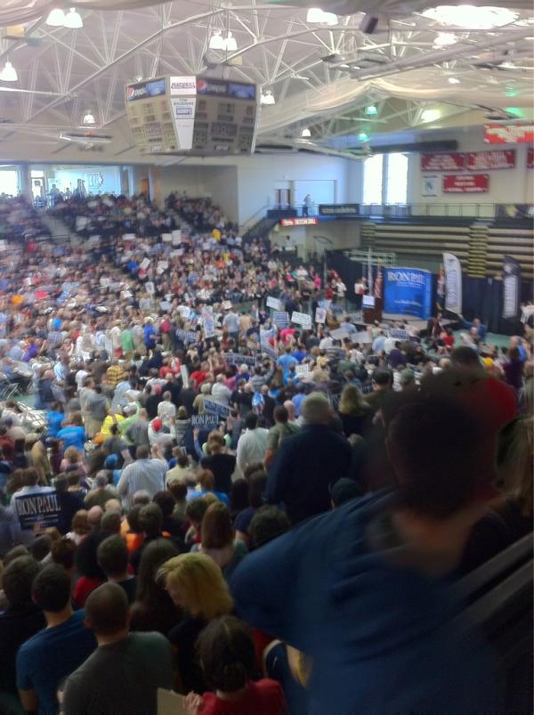 stlouis4ronpaul's tweet image. Just a FEW supporters here for #RonPaul....and by a few...I mean a few THOUSAND. Will you see this on the news?