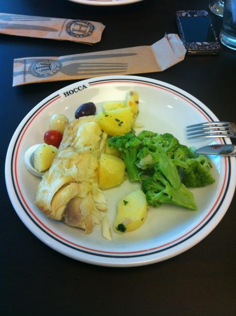 Marchetto's tweet photo. O almoço do guerreiro! Para carregar as baterias para um longo fds de estudos para o Mestrado! Hoje: Cálculo 1 e 2 LoL http://t.co/wcFU0DGk