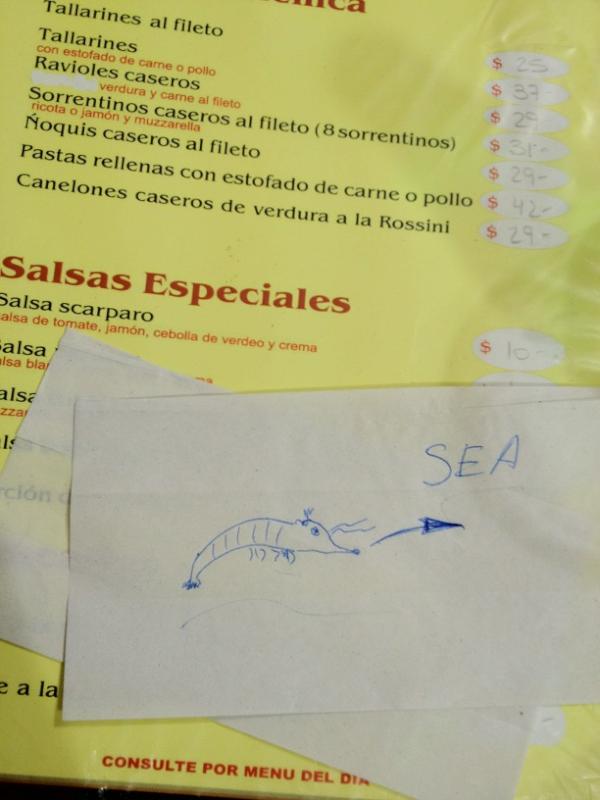 Надо учить испанский... Хотя, по-моему, я доходчиво объяснил официантке, что хочу пасту с креветками!