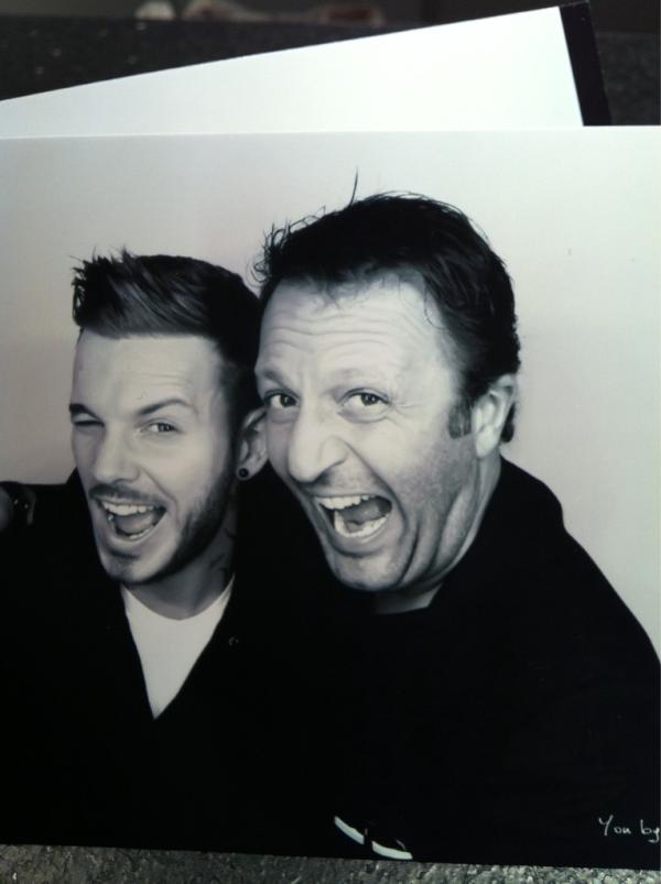 MPokora's tweet image. Ce soir on a aussi fêté l'anniversaire de l'ami Arthur! Photo souvenir! #happybirthday