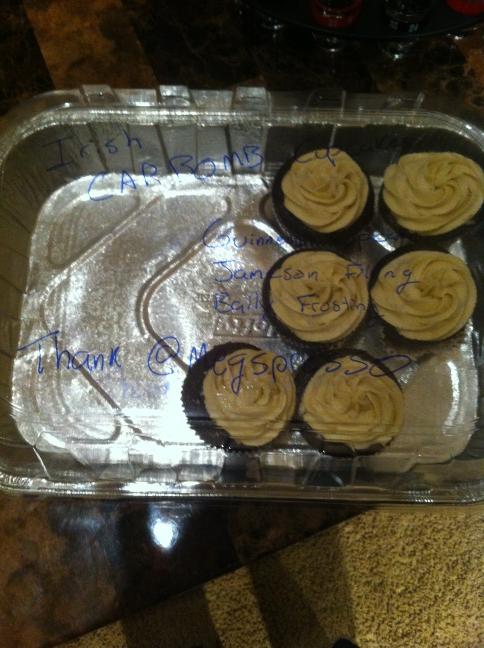 ARRizzo's tweet image. These cupcakes look so damn delicious. #BeardStag