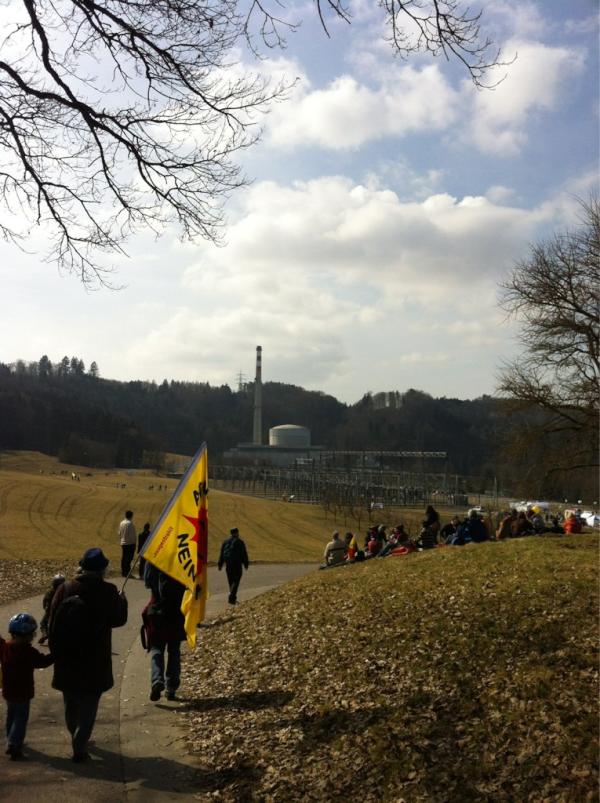<a href="/Esoxluzius/">Felix Mauch</a>: @MenschenStrom <a href="/gruene_aargau/">Grüne Aargau</a> @gpjen <a href="/GrueneCH/">GRÜNE Schweiz</a> EinDrückeVom MeschenStromgegen Atom