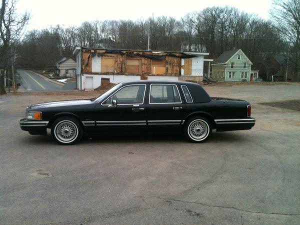 lukemuise27's tweet image. 1992 Lincoln Town Car, and I get to drive it #imsodown #mobsterlike