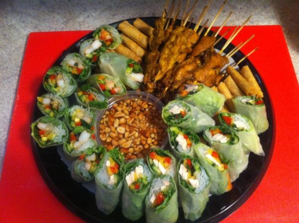 nokestar's tweet photo. Nokestar catering :) shrimp and chicken summer rolls, curry coconut chicken satays, &pork/ veg springrolls:) http://t.co/Els3XlOI