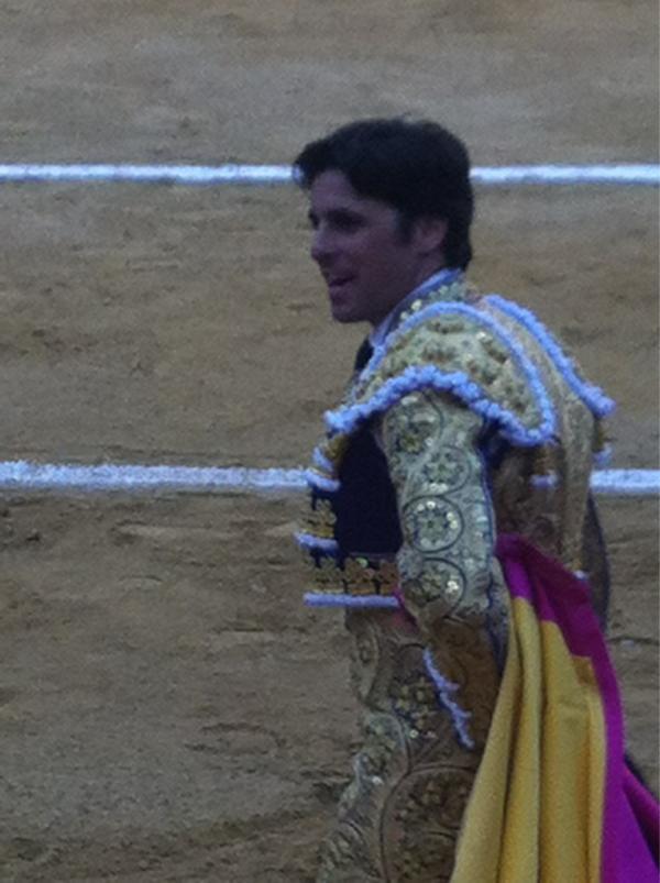 ximoalonso's tweet photo. Muy buena tarde de toros 
Fandi 3 orejas
Paquirri 2 orejas
El cordobés 2 oreja
Viva la fiesta nacional http://t.co/NR8rgjTL