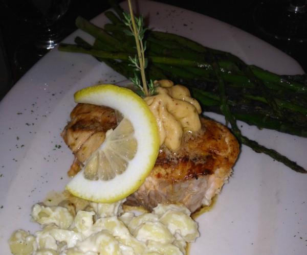 LisaBain's tweet photo. Tasty Sunday dinner with the brothers and sister-in-law http://t.co/87DOSQtU