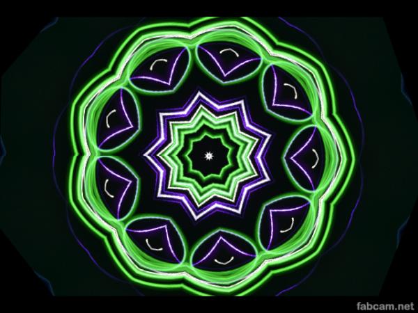 Crypt0L00p's tweet photo. #FabCam Kaleydoscopic Effect http://t.co/juuZOE19