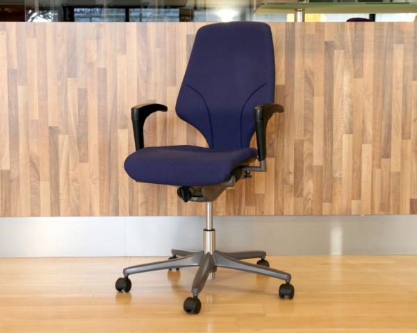 winknl's tweet photo. 2e hands Giroflex 64 bureaustoelen voor € 125 exclusief BTW. Bel voor meer informatie 0314 - 37 70 70 http://t.co/WApPw0Fv