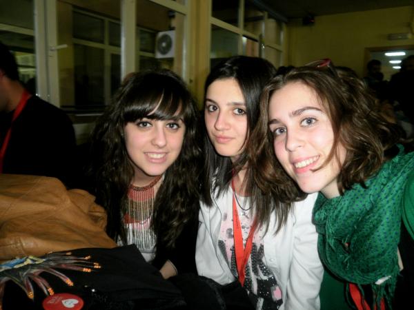 BlancaRivasTbar's tweet image. Algunas miembros de @DA_ESII que consiguieron pasar a la gran sesión de #KinectSdk @elbruno @vgaltes #codemotion #es